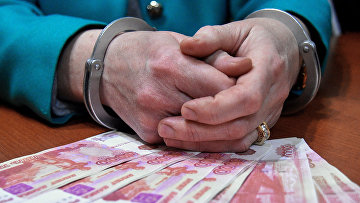 Суд назначил 4 года колонии главе компании за взятку сотруднику службы миграции Суд назначил 4 года колонии главе компании за взятку сотруднику службы миграции