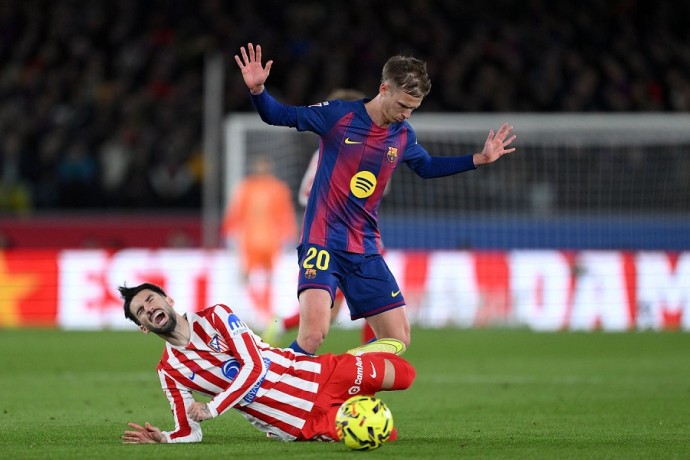 Левандовский кошмарно пробил пенальти, но "Барселона" всё равно победила "Атлетико" Левандовский кошмарно пробил пенальти, но "Барселона" всё равно победила "Атлетико"