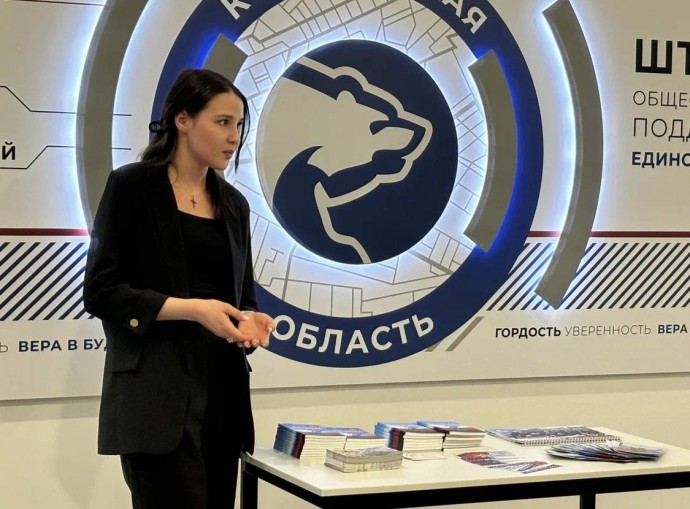 Костромским детям подарили книги как у Путина