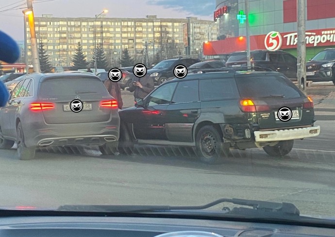 В Пензе случилась авария возле торгового центра Берлин