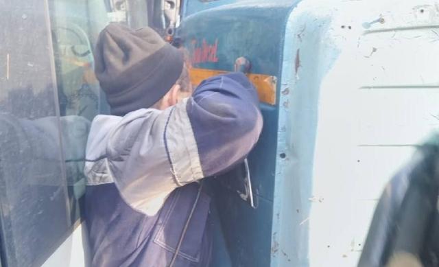 В Уфе мужчина чудом выжил после того, как его зажало между грузовиком и трамваем В Уфе мужчина чудом выжил после того, как его зажало между грузовиком и трамваем