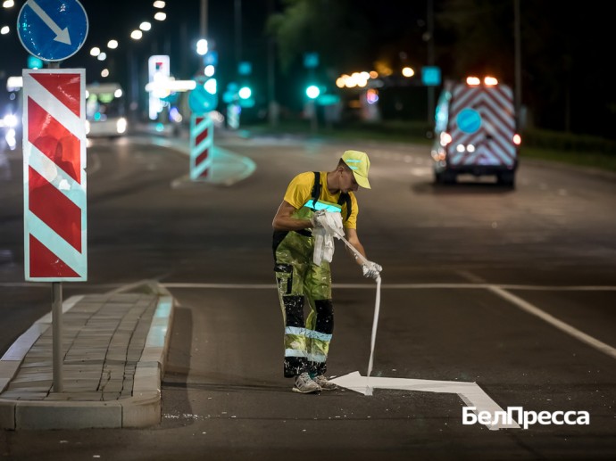 В Белгороде работы по нанесению дорожной разметки стараются проводить ночью В Белгороде работы по нанесению дорожной разметки стараются проводить ночью