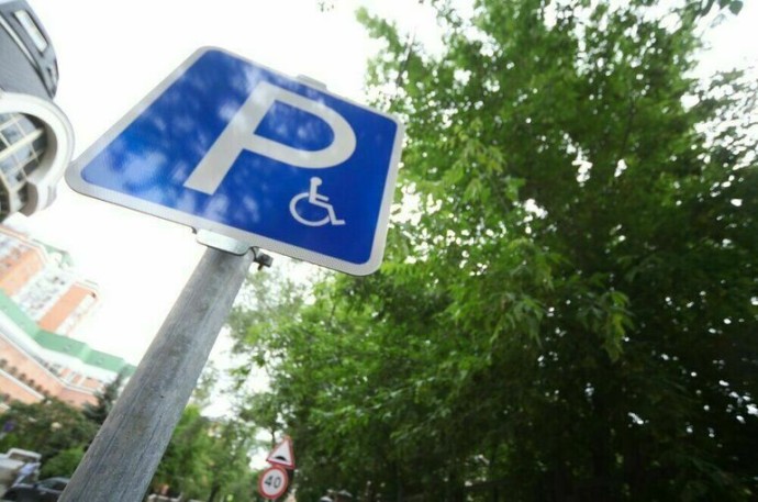За незаконную установку знака «Инвалид» предложили лишать прав на 3 месяца