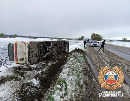 В Башкирии опрокинулся пассажирский автобус
