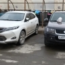 Машину автохама закидали мусором в Южно-Сахалинске