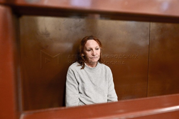 Суд арестовал женщину, столкнувшую девочку на пути на станции метро «Таганская»