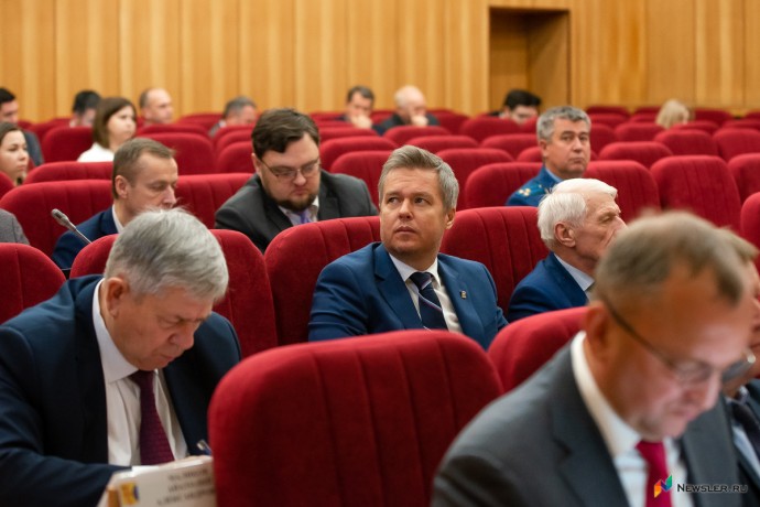В области могут ввести штрафы за курение на остановках и в переходах