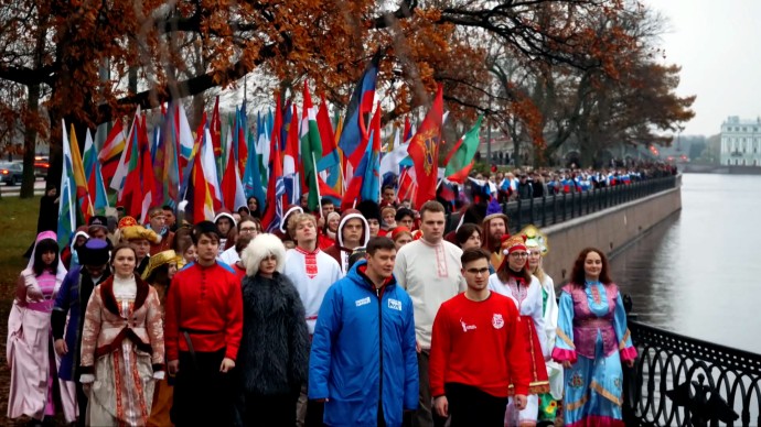 В Петропавловской крепости более полутора тысяч активистов «Молодой Гвардии Единой России» поучаствовали в шествии ко Дню народного единства В Петропавловской крепости более полутора тысяч активистов «Молодой Гвардии Единой России» поучаствовали в шествии ко Дню народного единства