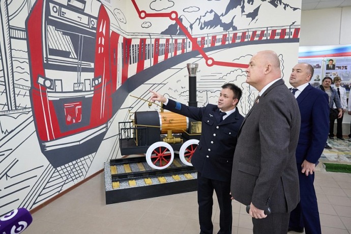 Вадим Супиков наградил лучших сотрудников пензенского железнодорожного техникума