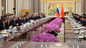 Денис Мантуров провёл заседание Межправительственной Российско-Китайской комиссии по инвестиционному сотрудничеству