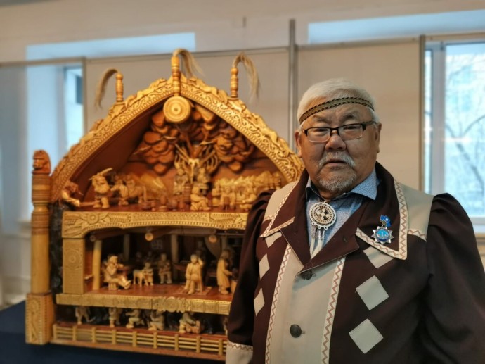 Олонхо и культура народа саха, воплощенные в дереве: в Якутске открыли выставку Василия Спиридонова Олонхо и культура народа саха, воплощенные в дереве: в Якутске открыли выставку Василия Спиридонова