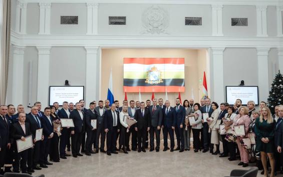 Хинштейн вручил курянам ордена Мужества и медали за отвагу и спасение людей