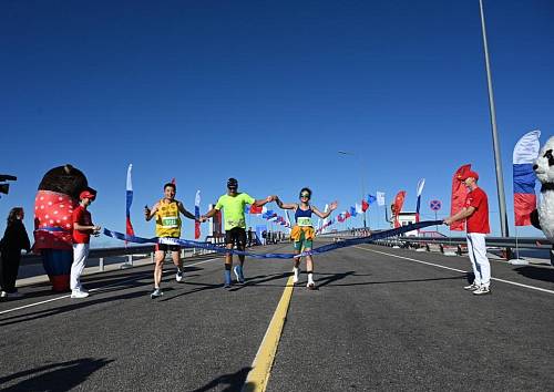 Три тысячи человек пробежали по мосту Благовещенск — Хэйхэ Три тысячи человек пробежали по мосту Благовещенск — Хэйхэ