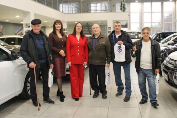 Ключи от машин получили четверо пострадавших на производстве жителя Орловской области