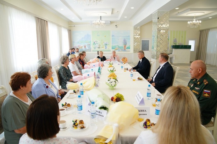 Радий Хабиров навестил семьи погибших участников СВО Радий Хабиров навестил семьи погибших участников СВО