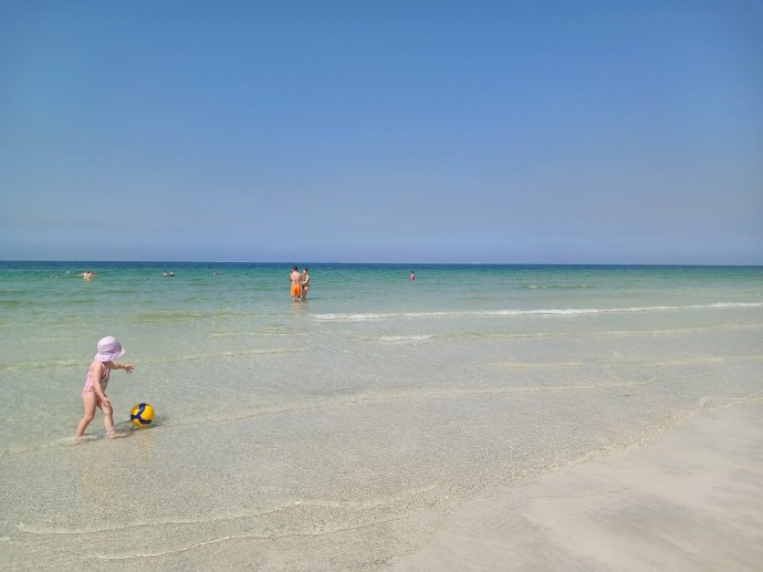Куда поехать в отпуск осенью: топ-10 мест, где купальный сезон в разгаре