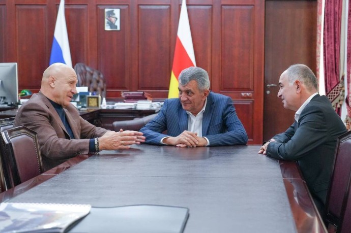 Сергей Меняйло и Михаил Мамиашвили обсудили развитие детского спорта в Северной Осетии Сергей Меняйло и Михаил Мамиашвили обсудили развитие детского спорта в Северной Осетии