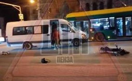 Мотоциклист лежал без сознания. В центре Пензы случилось страшное ДТП