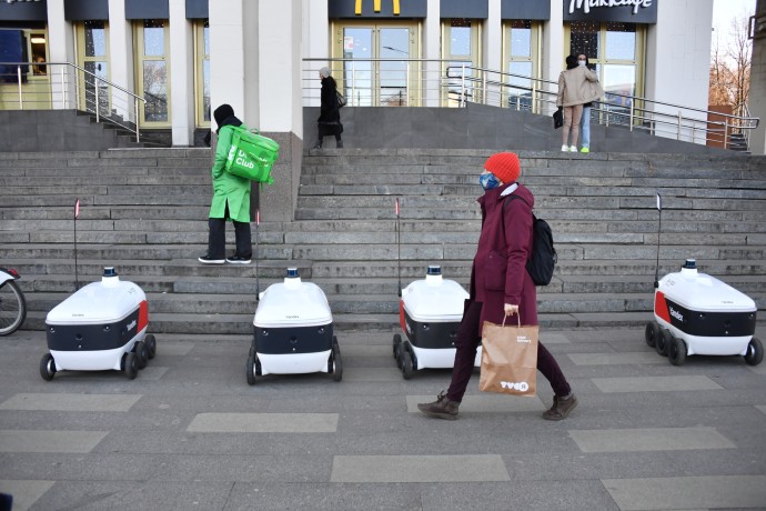 В Москве установили правила работы роботов-курьеров В Москве установили правила работы роботов-курьеров