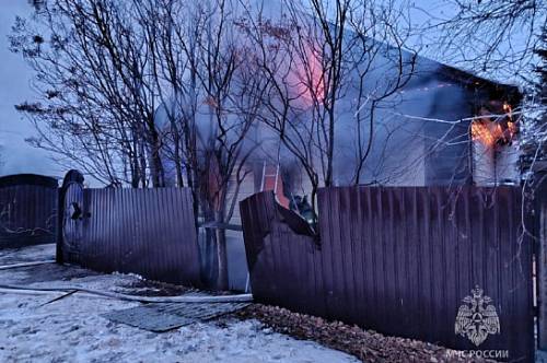 В Свободном после пожара в больницу доставили женщину В Свободном после пожара в больницу доставили женщину
