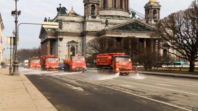 В Петербурге продолжается масштабная весенняя уборка