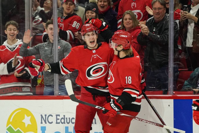 Гол Никишина помог «Каролине» на выезде победить «Анахайм» Гол Никишина помог «Каролине» на выезде победить «Анахайм»