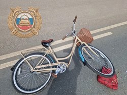 Кроссовер сбил велосипедиста, мужчина умер в машине скорой помощи Кроссовер сбил велосипедиста, мужчина умер в машине скорой помощи