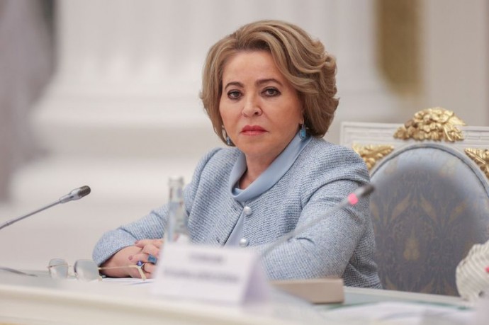 Матвиенко принимает участие в пасхальном богослужении в Санкт-Петербурге