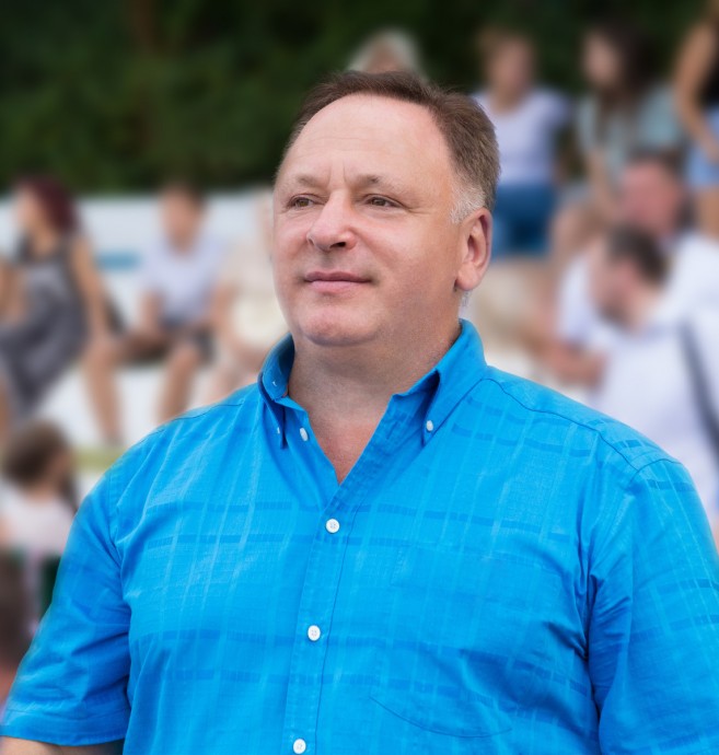 Олег Валенчук поздравил кировчан с праздником Весны и Труда