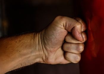 Житель Тындинского округа до смерти забил знакомую в пьяном конфликте