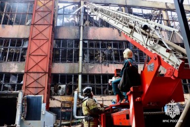 В Ярославле почти 15 часов тушили пожар на предприятии