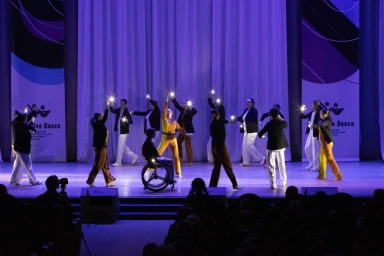 400 инклюзивных танцевальных коллективов выступили на одной сцене в рамках XIII Международного благотворительного танцевального фестиваля «Инклюзив Дэнс»