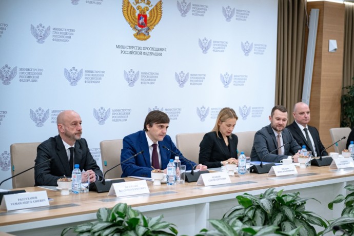 Сергей Кравцов обсудил с Министром просвещения Республики Абхазия развитие системы образования