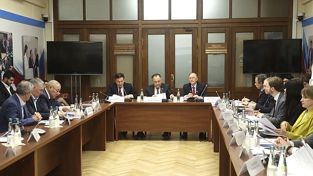 Шолбан Кара-оол: представители министерств, депутаты и общественники - за полный запрет вейпов Шолбан Кара-оол: представители министерств, депутаты и общественники - за полный запрет вейпов