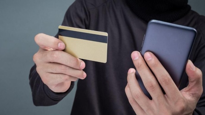 В Уссурийске задержан пассажир, похитивший деньги со счёта таксиста