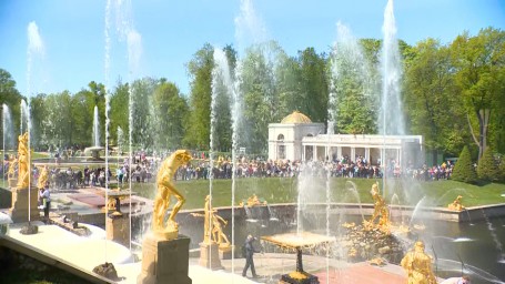 Александр Беглов поздравил петербуржцев с 320-летием Петергофа
