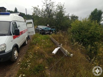 В Башкирии водитель на Audi врезался в электроопору