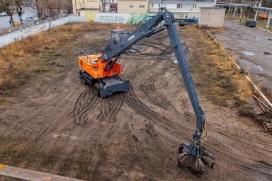 В России разработан первый отечественный 40-тонный колёсный перегружатель