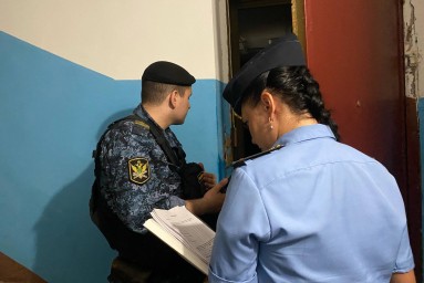 Приставы обеспечили порядок в коммунальной квартире в центре Петербурга