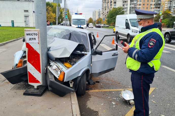 90% ДТП в России происходит по вине водителей, нарушающих правила 90% ДТП в России происходит по вине водителей, нарушающих правила