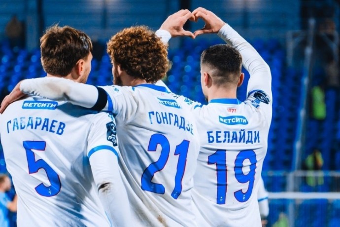 "Факел" завершил год в Первой лиге на первом месте с преимуществом в 7 очков над "Уралом"