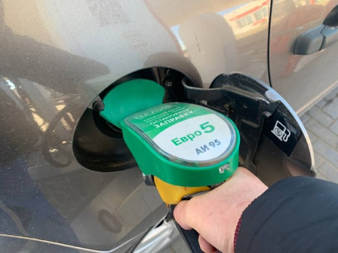 На заправках в Никольске закончился бензин: водители стоят в очередях