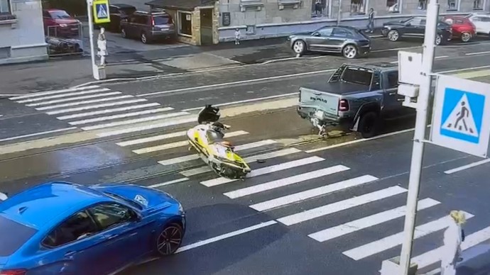 Аквабайк и гидроцикл стали участниками массового ДТП на улице Савушкина Аквабайк и гидроцикл стали участниками массового ДТП на улице Савушкина