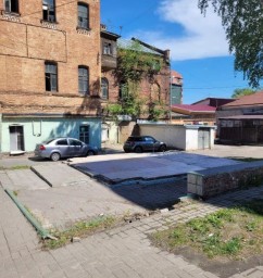 В Курске демонтировали самовольные торговые объекты у мемориала и на улицах города