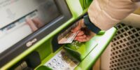 Астраханке отказали в пособии, составшись на недостоверность ее документов