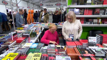 На Дворцовой площади завершился XX Книжный салон