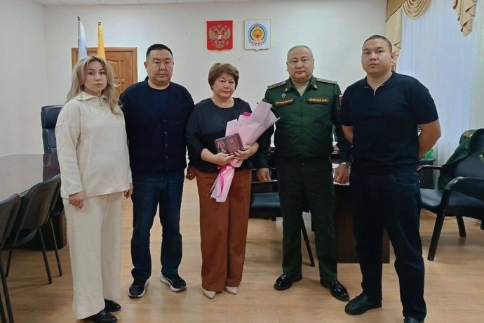 В Калмыкии семье героя СВО передали орден Мужества