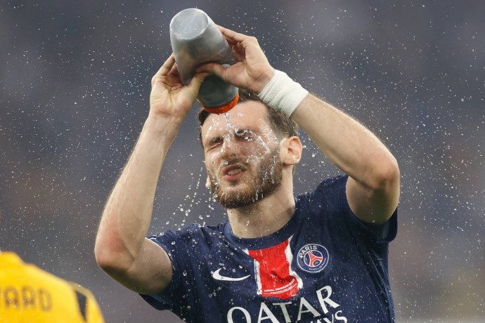 Кварацхелия не попал в заявку «ПСЖ» на матч против «Барселоны»