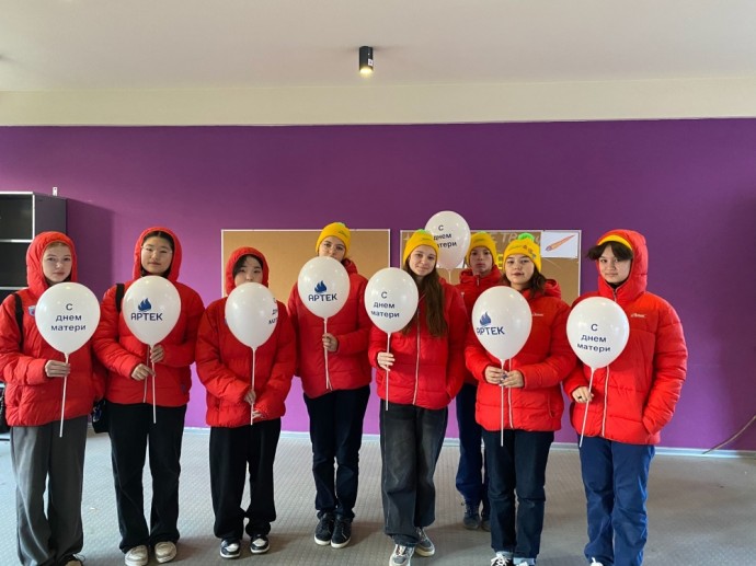 Воспитанники федеральных детских центров отмечают День матери
