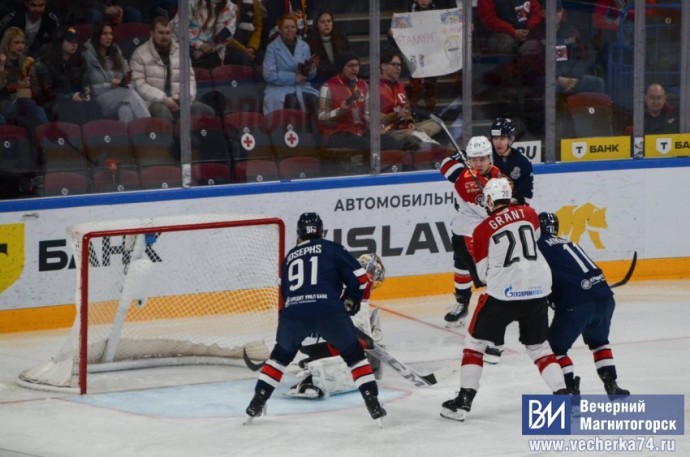 Экс-игрока "Металлурга" выставили на драфт отказов